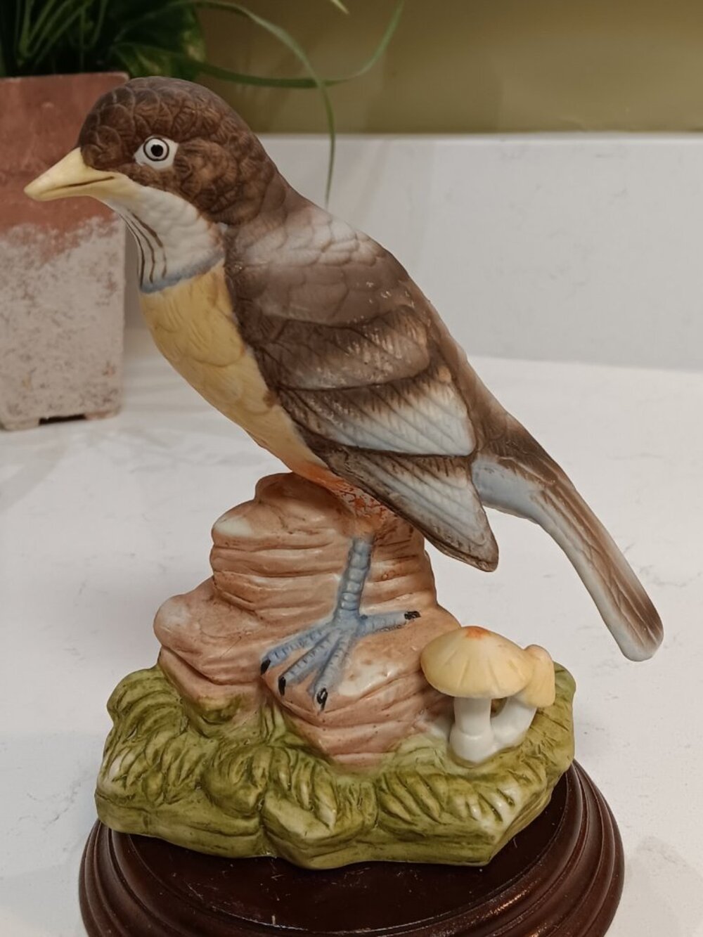 Vintage Porcelain Robin Bird Figurine - Taiwan
